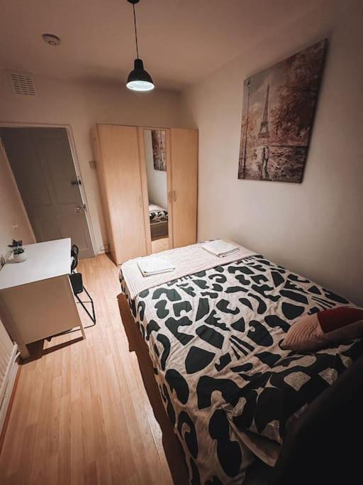Spacious 3 Bedroom Flat In Stockwell ลอนดอน ภายนอก รูปภาพ